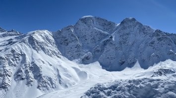 ... а такую красоту я запечатлел в этом году, в России, на Эльбрусе и на Чегете
и никаких тебе фотошопов и индонезий!