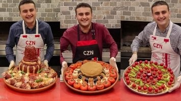 Такие подвохи присущи именно османской кухне, они пришли туда от арабов и североафриканских стран. По мне, так это тоже гадость, а сладости-одним словом-смерть поджелудочной. А вот турецкая кухня, в чистом виде-она ближе к закавказской кухне и много чего, особенно мясные блюда-очень хороши. Вот этот дурачок хорошо турецкую кухню пропагандирует.