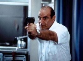 Великолепный! Кроме Пуаро видела несколько ролей. Очень жалко что нет возможности увидеть его театральные работы. Но самый первый  шок от смены амплуа этого великолепного актёра, я испытала когда увидела его в роли злодея террориста в фильме "Приказано уничтожить". Там у него такой вымораживающий взгляд отъявленного фанатика-убийцы. Это после Пуаро! Великолепный. И непревзойдённый Пуаро.