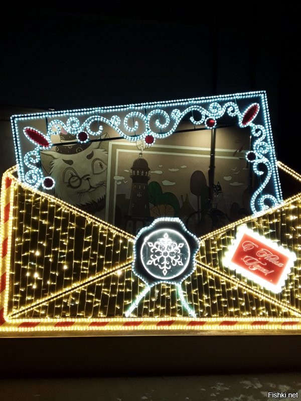 Зеленоградск. Первые фото с прошлого года. Остальные 6 уже сейчас. Пока на площади ещё ёлку не ставили, но весь город уже принаряжается.
 А на эти из поста плевать. Тем более что ни на одном нет ничего особо выдающегося. А в европии вообще в этом году с экономией непонятно что и где будет.