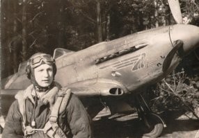 Это, 3-й истребительный авиационный корпус под командованиям дважды Героя Советского Союза генерал-лейтенанта авиации Савицкого Евгения Яковлевича.