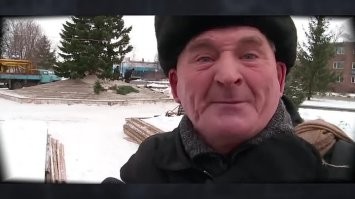 Криштиану Роналду удивил журналистов, достав что-то из штанов и съев во время матча ЧМ-2022