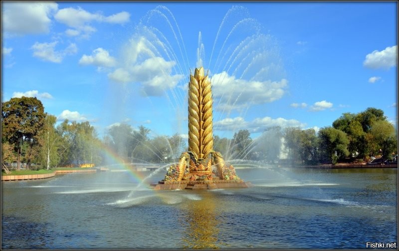 Не, самый большой фонтан на ВДНХ это Золотой Колос.