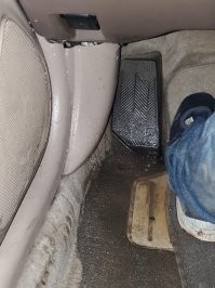 Пластик разбило дождем....аж проводка торчит...