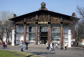 >>> сейчас эта скульптура осталась единственным памятником существовавшей когда-то республики

Далааааадна?! Правда что ли единственным?! А что, этот павильон уже снесли?!