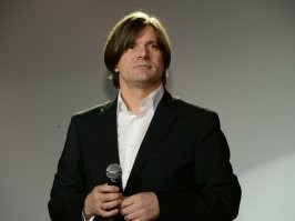 Влад Сташевский,  а трубач выглядит во так
