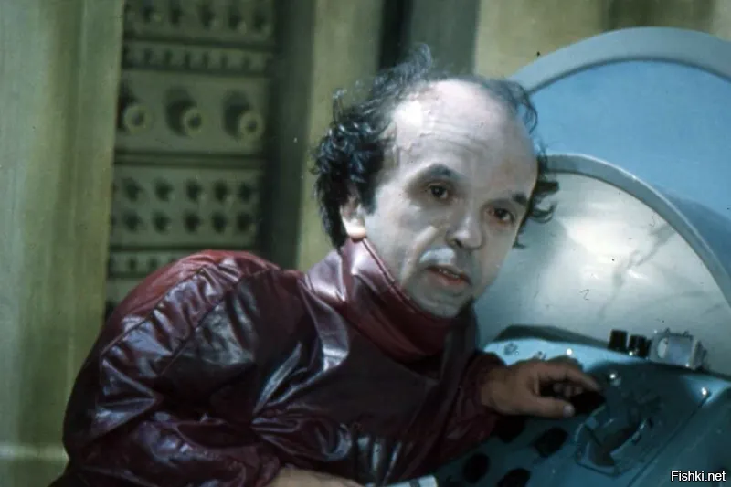 На Луне можно мусор в реакторах сжигать, на астероидах полезные ископаемые добывать. Вредные производства вывести на орбиту, да много чего можно сделать, чтобы жить в красивом чистом мире - изучая его и облагораживая.
 Это нужно людям, но не "туранчоксам".