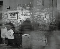 Ага. Это кстати взято из серии фотографий Алексея Титаренко"Город теней" 1992-1994.