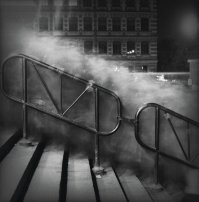 Ага. Это кстати взято из серии фотографий Алексея Титаренко"Город теней" 1992-1994.