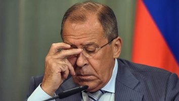 «Дед Мороз - спонсор терроризма»: в Берлине украинские активисты попытались помешать празднику у Русского дома