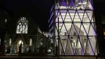 В Дублине, в одной старой церкви запили баревич, из другой сделали офис страховой компании.