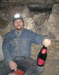 Клин клином... 
В пещеры слазьте. 
Не в одиночку, конечно.