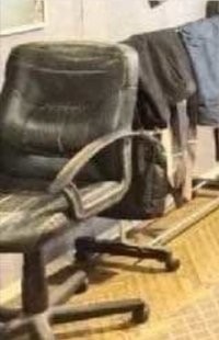 Это кресло ещё дедушку Ленина помнит, который своим задом его протер