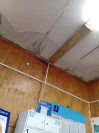 А что, кто то сомневался??? Это фото не поликлиники, но почты, топ-менеджеры которой получают многомилионные премии. И это не глухой деревне какой-нибудь, а в столице целой республики.