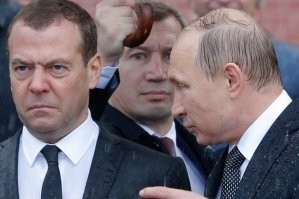 а, где братья билаловы, всё за границей?! приветы передают!
а, эти близкие друзья медведева, кошельки...кремлёвские разборки!