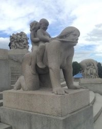 Парк скульптур Густава Вигеланда. Осло. Норвегия. Атмосферное местечко)