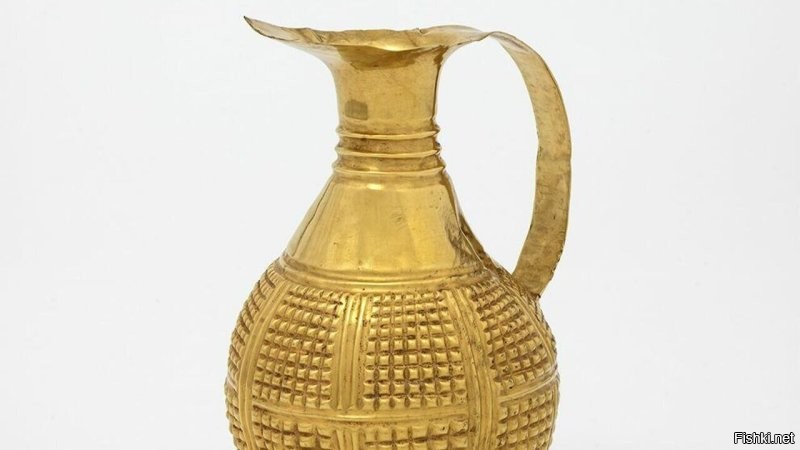 С золотыми кувшинами, полагаю...
