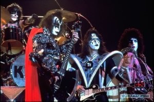 Вот  DYNASTY  1979 года . А то о чем ты пишешь - это говно .