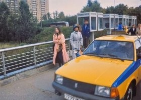 это поворот на Кастанаевскую, в башнях на первом этаже был магазин обувь, затем Эконика))) живу рядом, за секунду принял))