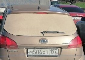 Закрыл от солнца.