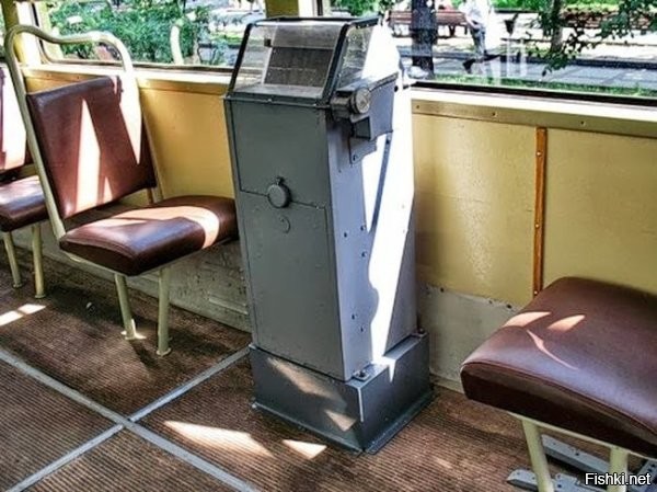 Это уже поздний вариант. Я привык к таким:


Не раз водитель просил ленту вставить, до сих пор помню как...