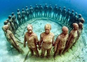 Искусственный риф здорового человека. 
Это ДеКайрес, и у него получилось.