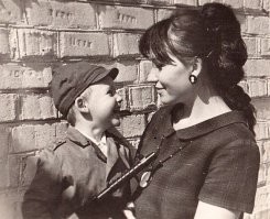 Я в Душанбе родился.
Навряд ли себя здесь увижу.
Только свои фотки из СССР.