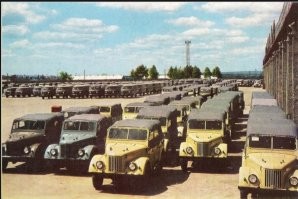 Вот и вся палитра, фото стоянки горьковского автозавода, голубой которого я не знал, жёлтый для жарких стран... Нет красного