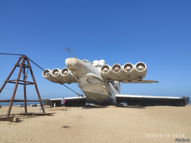 Его уже вытащили, будут вокруг него парк военной техники строить.