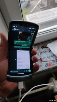 вот тебе рейзер 5G(2-е поколение. в августе вышло 3-е)  - это реально необычно(рейзеры вообще первые складные смартфоны).
а все что ты перечислил - обычные,среднеклассовые аппараты.