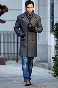 если пальто хорошее то и в нем тепло будет, просто не надо ходить на распашку в нем) и шарф обязательно тоже и что бы прям хорошо грудь и шею укрывал

и шапку можно тоже стильную подобрать, так что ИМХО дело тут только в том что люди не умеют подбирать теплую и стильную одежду