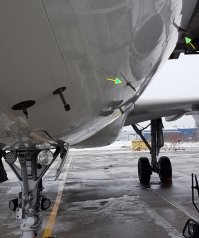 Раз уж написали про лопатки Купера, написали бы уж при про трубки Пито. Эти трубки-то есть на любом большом лайнере и видят их все пассажиры. Предназначены для измерения воздушной скорости при помощи набегающего потока воздуха.