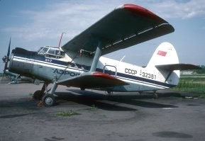 Вы таки настаиваете, что это между крыльями в чехле пулемёт?