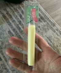 Это е.банутая манера зеркалить и поворачивать снимки. 

А на картинке сырная палочка от компании Frigo® Cheese Heads®.