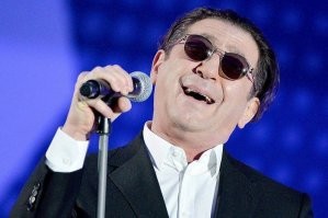 Рюмки водки на столе...