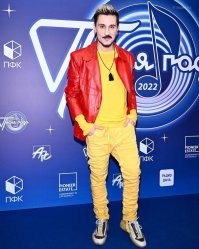 <span style='color:gray'>[мат]</span> так и не перестал косить под Капитана Джека Воробья