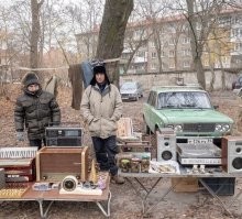 Да уж,малый бизнес...сколько таким "бизнесом" занималось,продавая свои вещи что бы выжить...малый бизнес