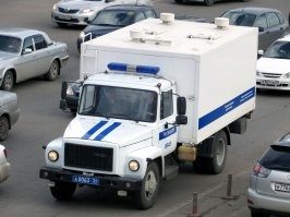 еле влезла каланча в Газельку...такой нужно было подогнать...и сирены включить на прощание..для наркоши пиндостской)