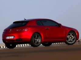 Сзади очень напоминает Alfa Romeo Brera. 
Не знал, что автомобиль был серийным, хотя я поклонник бренда. Я думал, что это всего лишь концепт для автомобильных выставок. Спасибо за статью!