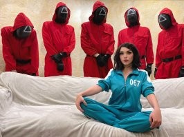 Так она и зарабатывает