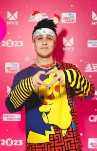 Это же борцуха,как он там оказался?