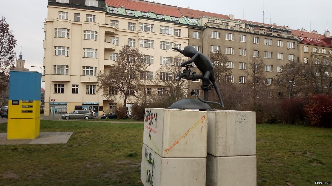 Памятник коневу в праге. Памятник маршалу Коневу в Праге. Памятник Коневу в Праге демонтировали. Снос памятника Коневу в Праге. Памятник Коневу в Кракове фото.