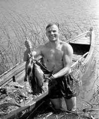 Ю.Гагарин на своей яхте))