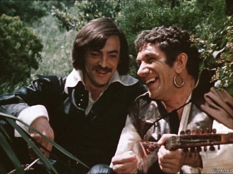 "Если вы на женщин слишком падки,
В прелестях ищите недостатки!"©