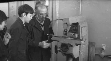 Мне вот интересно, из современной молодежи кто-нибудь знает, что это за устройство?