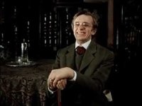 Единственный персонаж с такой фамилией - это доктор Мортимер, но его жена нигде не показывается.