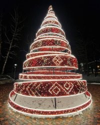 17 альтернативных ёлок на Новый год, которые выглядят оригинально и создают настроение праздника