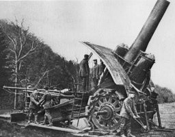 Лан поурчу.  Больших Берт вообще-то было не 3 и не 4. Вот Большая Берта, а не эта моточудо.