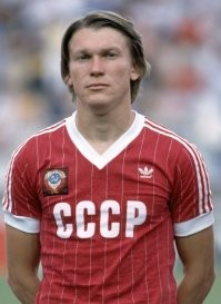 Автор не упомянул Советских легендарных футболистах. Вот одни из них. Олег Блохин. Лев Яшин... Да и еще многих можно назвать....