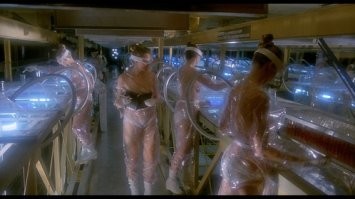 Ученый представил жуткий видео-концепт «человеческих ферм» с искусственными матками